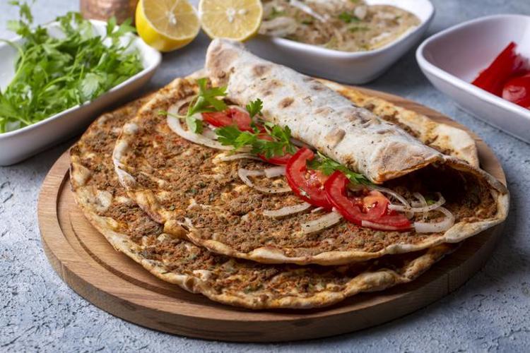 Unsuz kilo aldırmayan lahmacun tarifi Yiyen lezzetine inanamıyor, minimum kaloriyle maksimum lezzetin sırrı o detayda saklıymış