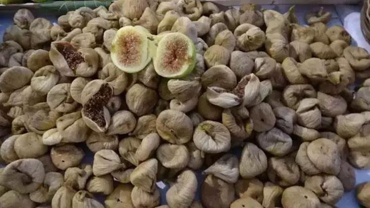Suda bekletip bardak bardak için Tığ gibi zayıflamak isteyen günlük tüketsin: Bel, basen ve karındaki yağları mıknatıs gibi çekiyor