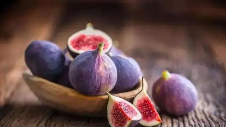 Suda bekletip bardak bardak için Tığ gibi zayıflamak isteyen günlük tüketsin: Bel, basen ve karındaki yağları mıknatıs gibi çekiyor