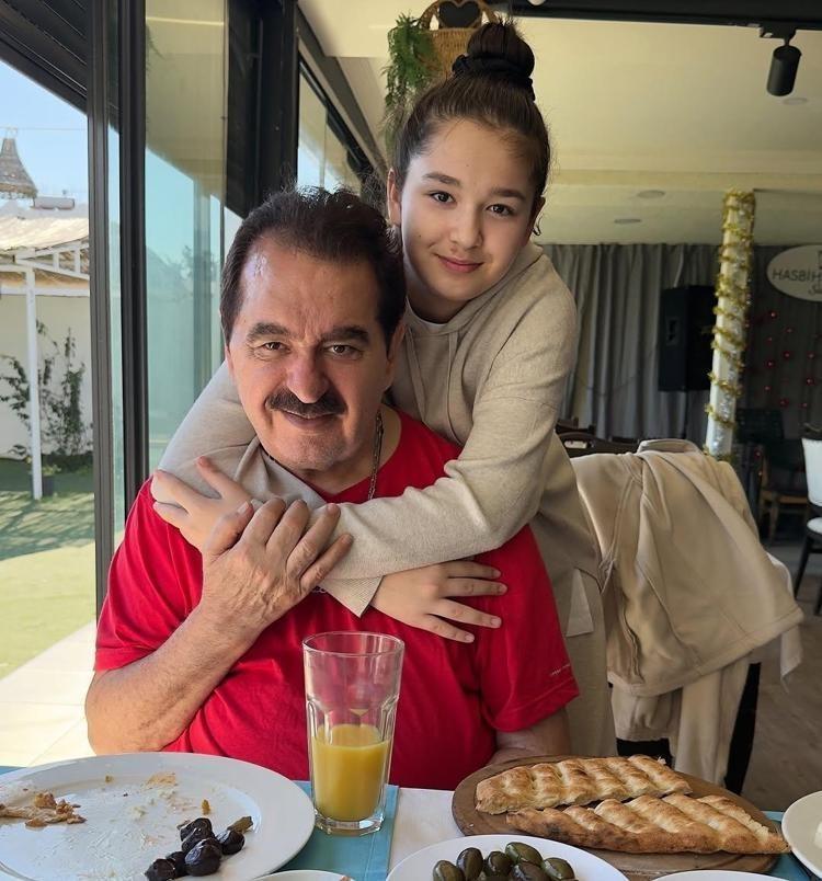 İbrahim Tatlısesin kızı Elif Adaya sürpriz kutlama Işığın hiç sönmesin
