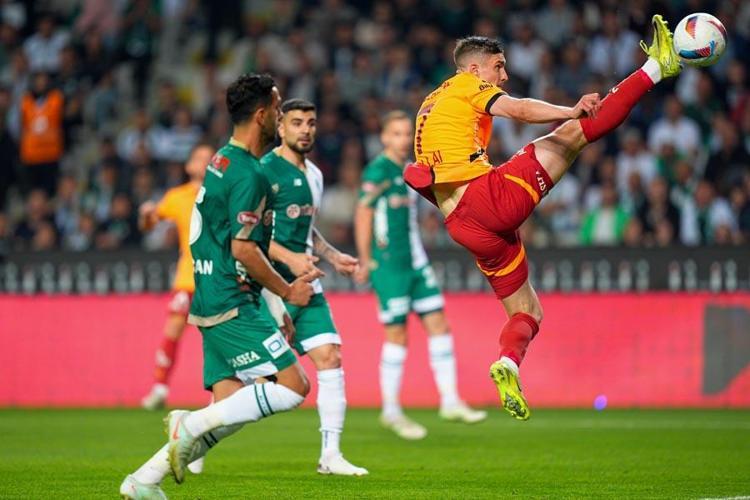 SALLAİ’DEN RESİTAL