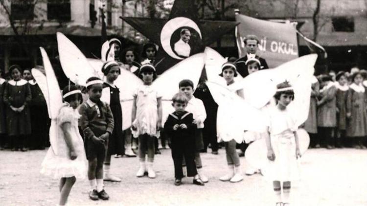 TBMM arşivinden tarihi an... İlk 23 Nisan kutlamaları böyle yapılmış