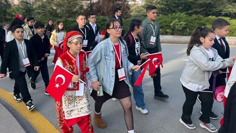 23 Nisan kutlu olsun Anıtkabirde ilk tören: Milli Eğitim Bakanı Tekin ve çocuklardan ziyaret
