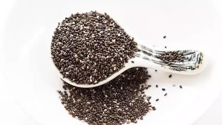 Balıktan daha fazla omega 3 içeriyor Sabahları bir kaşık tüketince iltihabı yok ediyor: Kilonuzu terazi gibi dengelemenizi sağlayacak