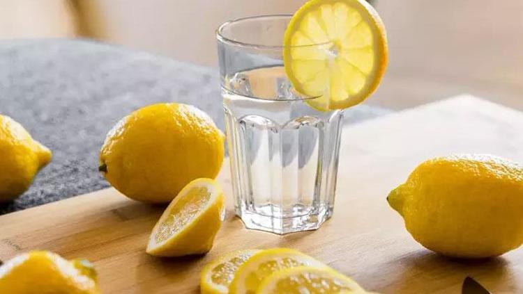 LİMONLU SU: DETOKS VE YAĞ YAKIMI