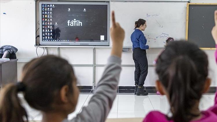 BUGÜN OKULLAR TATİL Mİ 24 Nisan Perşembe günü okul var mı, tatil edildi mi 4 ilde eğitime deprem arası