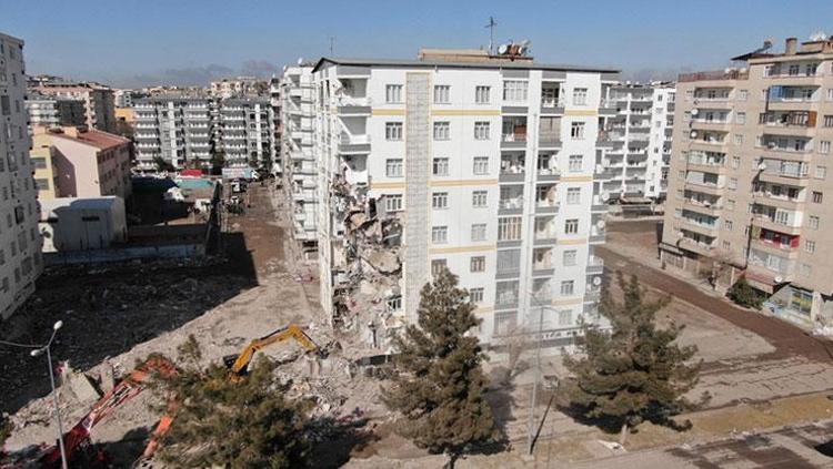 6.2 depremin ardından gözler bina güvenliğine çevrildi Bitişik yapıların sağlamlık üzerindeki etkisi, en tehlikeli çatlaklar