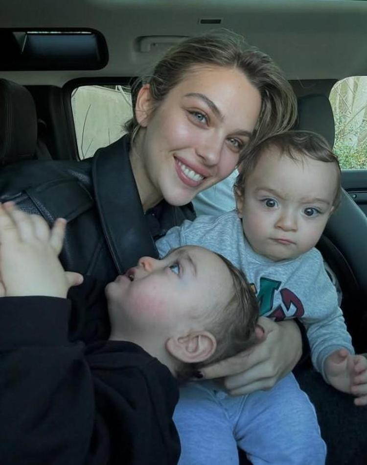 İkizleri operasyon geçirdi Yasemin Şefkatli son durumlarını açıkladı