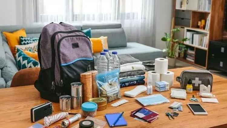 İstanbul beşik gibi sallandı, fırsatçılar zam üstüne zam yaptı Deprem çantası ve çadırda beklenmedik fiyat artışı