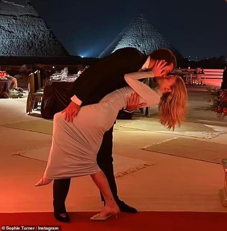 Sophie Turnerın bir aşkı daha hüsranla bitti Takip etmeyi bile bırakmış