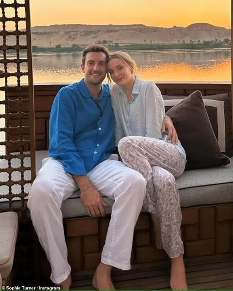 Sophie Turnerın bir aşkı daha hüsranla bitti Takip etmeyi bile bırakmış