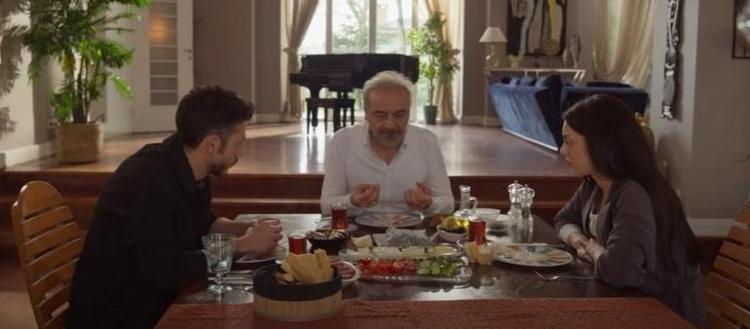 Özgürün büyük sınavı... Annesinin katiline yardım edecek mi