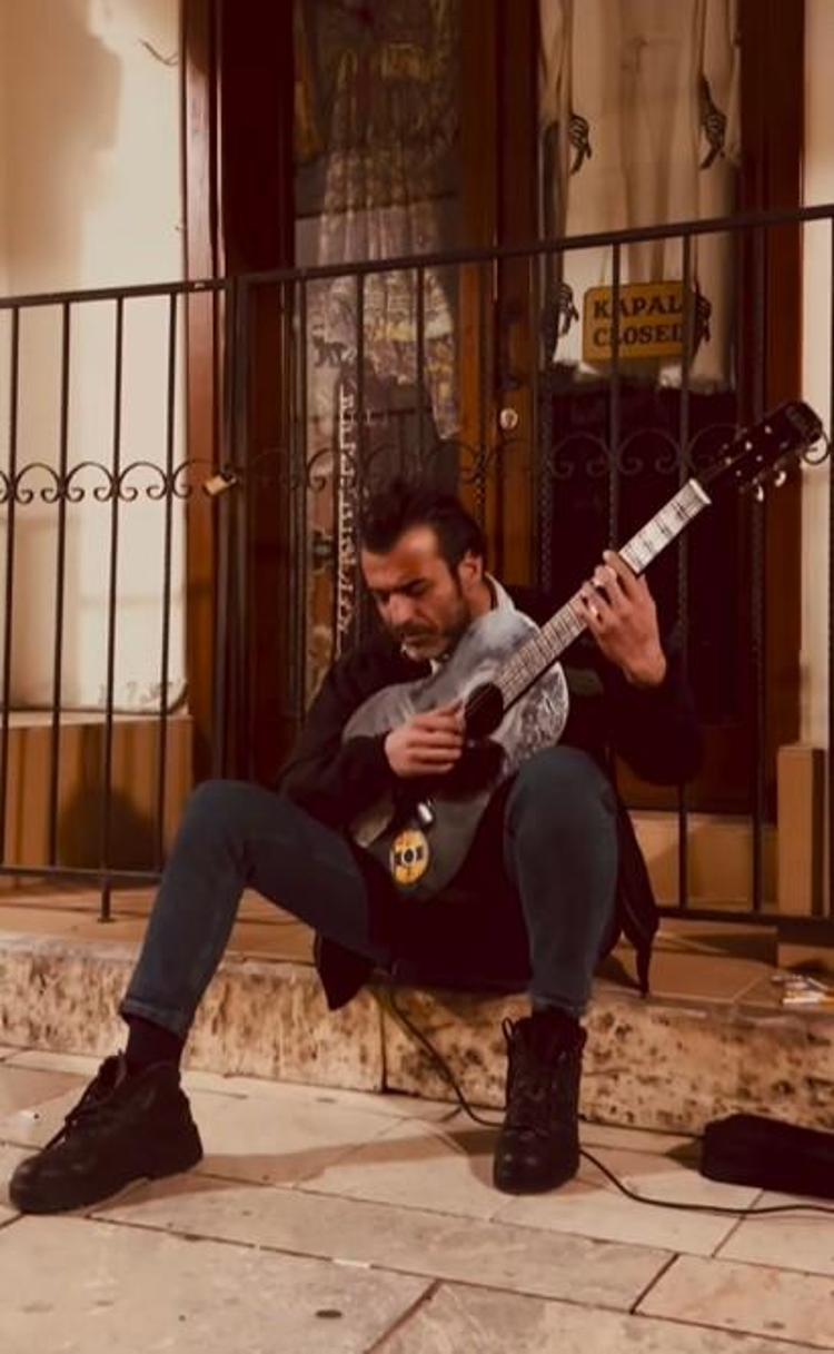 BOŞANDIM, SOKAKLARA DÜŞTÜM
