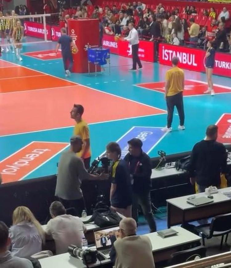 Maç heyecanının önüne geçti Uzak Şehir 1 - Voleybol maçı 0