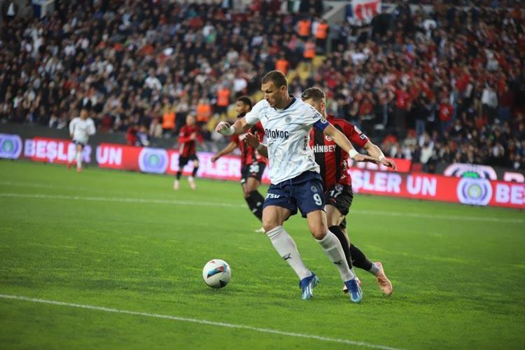 Gaziantep Fenerbahçe maçı: 1-3 Kanaryadan müthiş geri dönüş