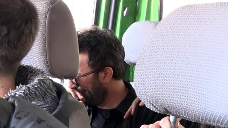 Annesini kaybettikten sonra ilk kez sahneye çıkan Tarkan gözyaşlarına boğuldu