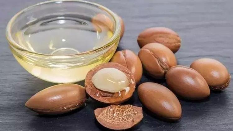 DOĞAL NEMLENDİRİCİ: ARGAN YAĞI
