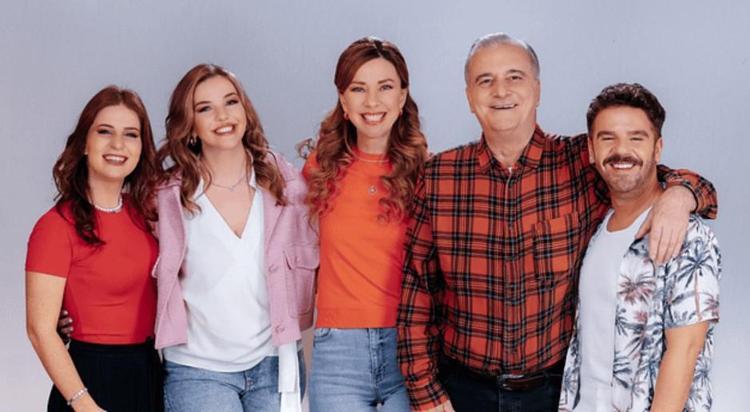 Sihirli Annem filminden ilk afiş geldi Vizyon tarihi belli oldu