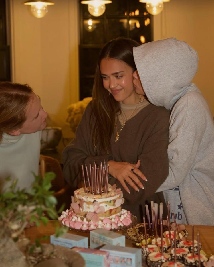 KABUL EDİLMİŞ HİSSETMEK