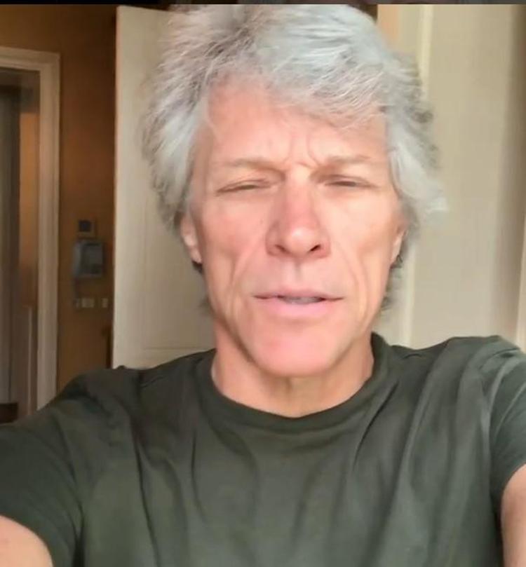 Karısını defalarca aldattığını itiraf eden Jon Bon Jovi’den 36’ncı yıla 36 kırmızı gülle kutlama