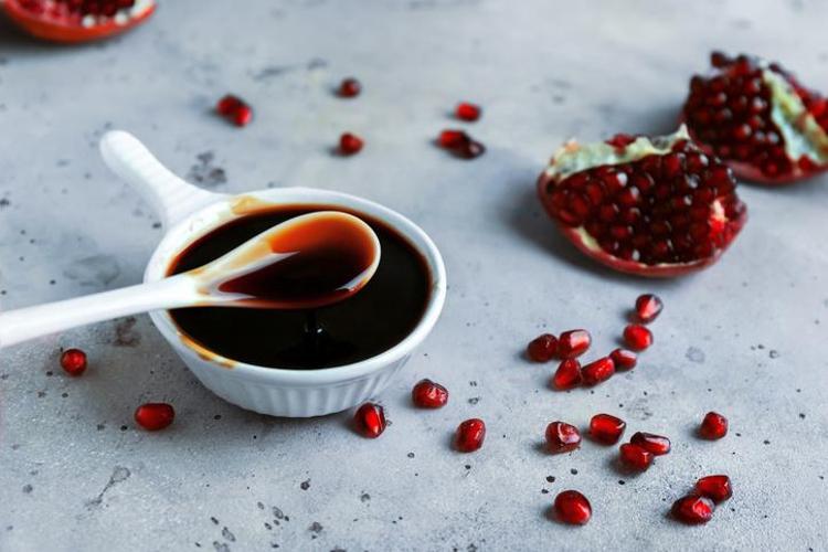 Hatayın nar ekşisinin sırrı buymuş Markettekilere para dökmeyin, 40 yıllık narcının nar ekşisi tarifi, 1 kaşığı kolesterolü sıfırlıyor, tıkalı damarları açıyor