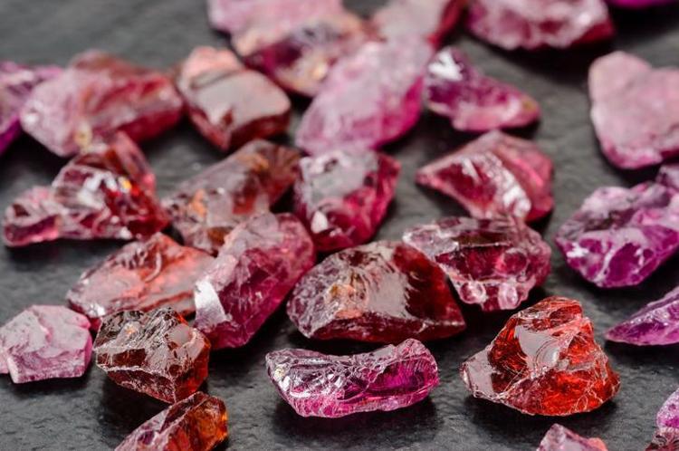 LAL TAŞI (GARNET)