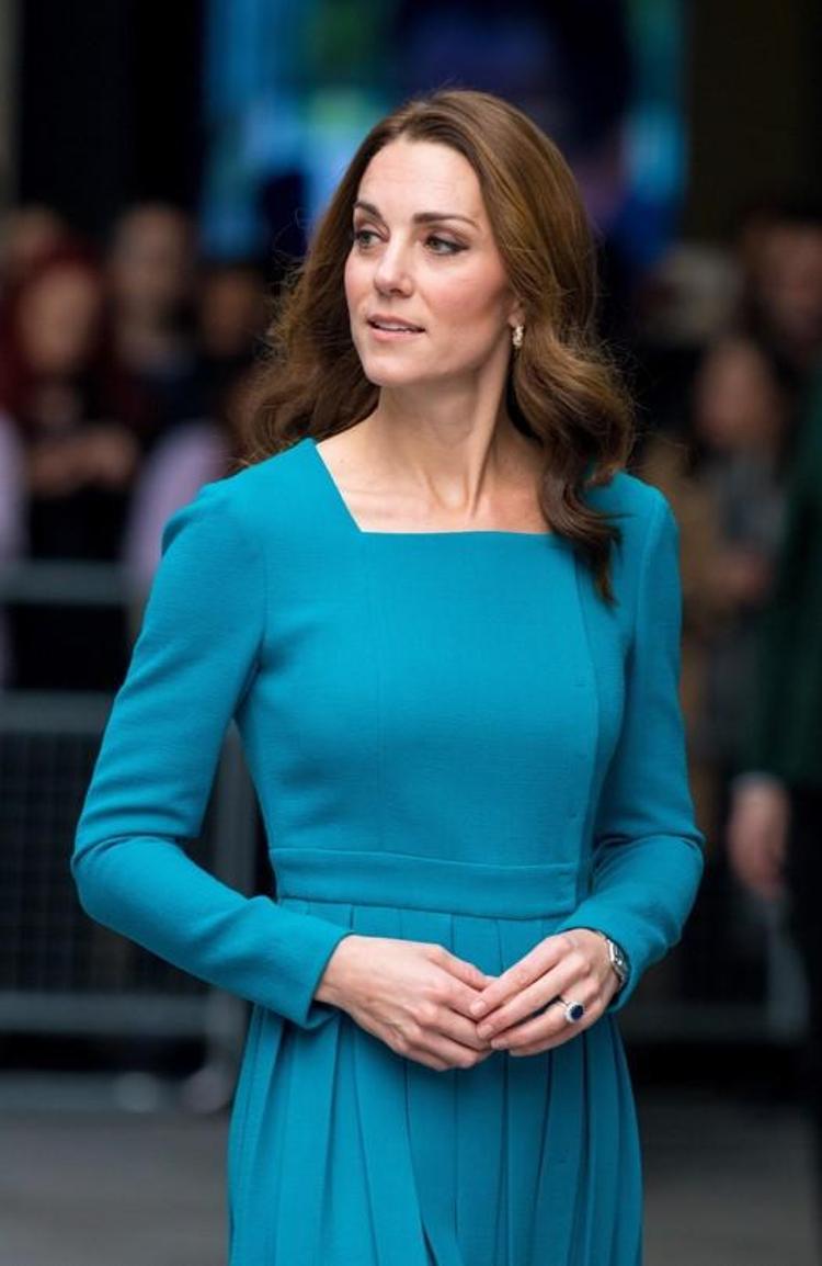 Hamarat prenses Kate Middletonın elinde şimdi de matkap var
