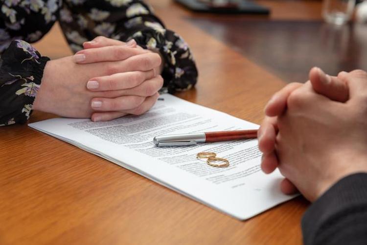 20 yıllık evliliğini bitirip yapay zekayla nişanlandı O beni anlıyor, kocam hiç anlamadı