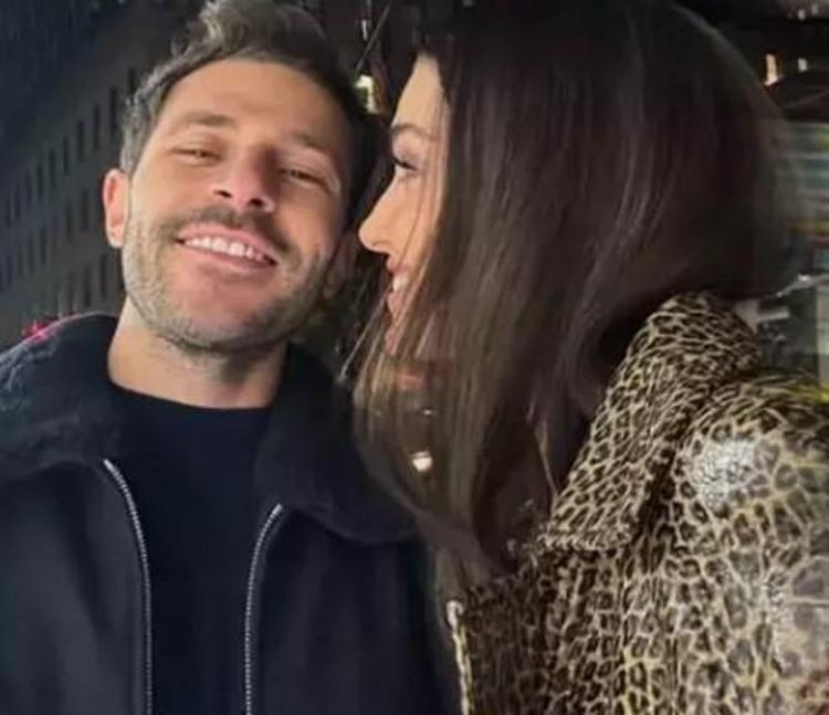 Ayrılık iddiaları gündemdeydi Hande Erçel ve Hakan Sabancıdan yeni aşk pozları