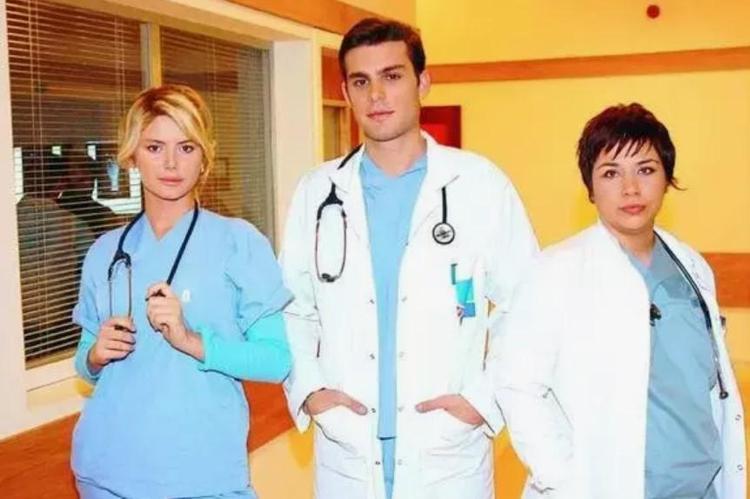 Dostlukları baki Doktorlar dizisinin oyuncuları yıllar sonra bir arada