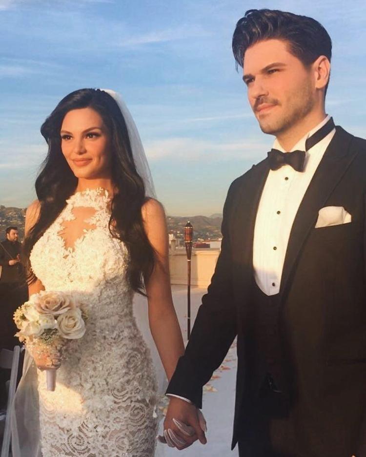 Tolgahan Sayışman ve Almeda Abazi ailecek Dubainin tadını çıkardı