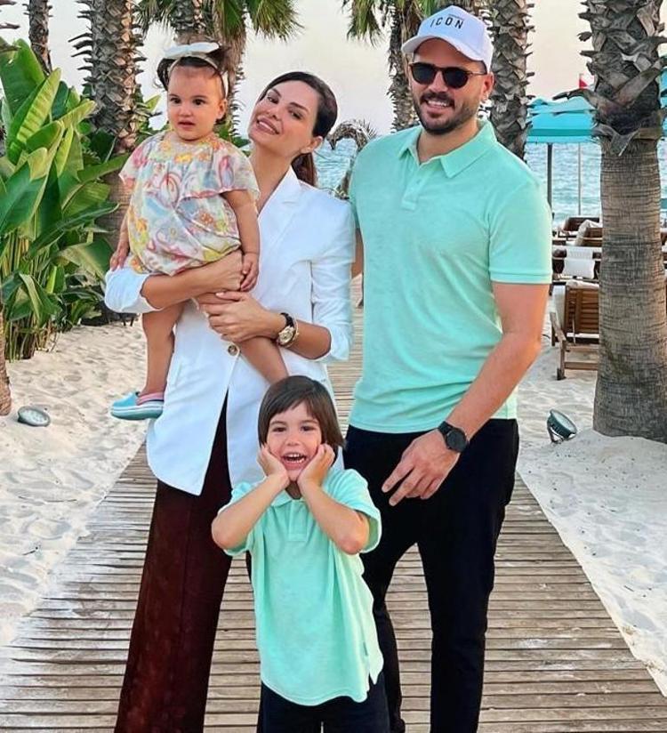 Tolgahan Sayışman ve Almeda Abazi ailecek Dubainin tadını çıkardı