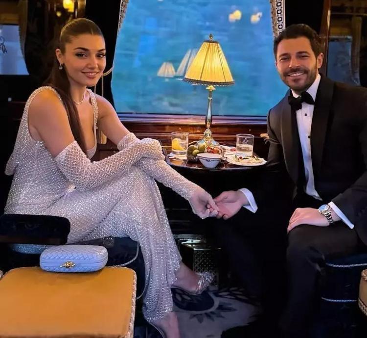 TRENDE ROMANTİK POZLAR
