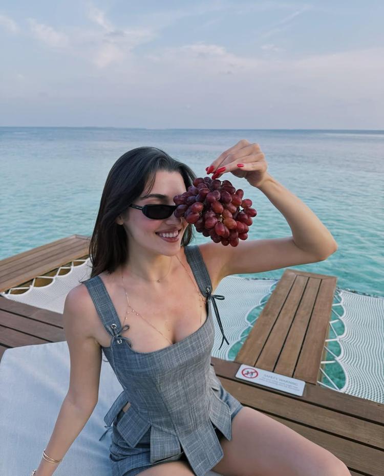 Her paylaşımı ayrı olay Hande Erçelden sosyal medyayı sallayan pozlar