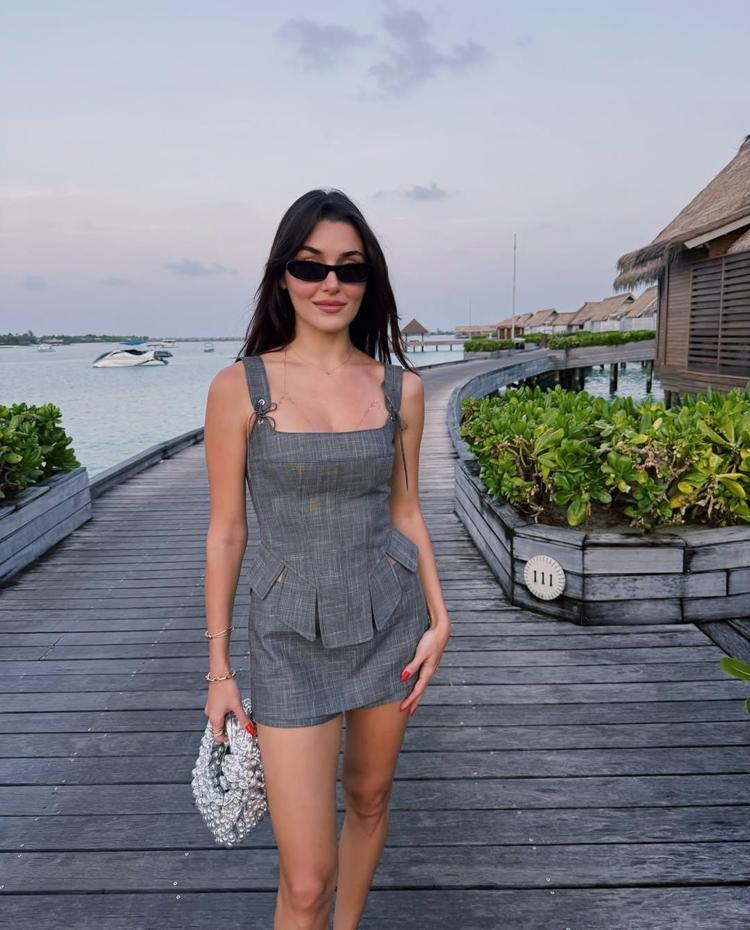 Her paylaşımı ayrı olay Hande Erçelden sosyal medyayı sallayan pozlar