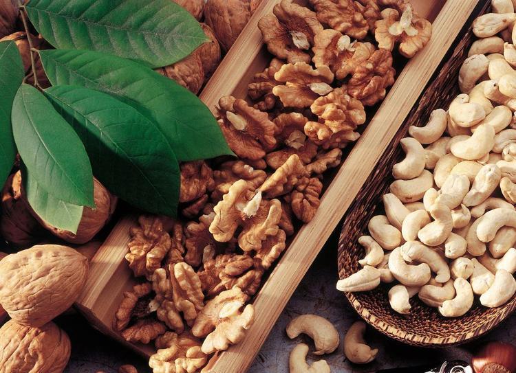 5. CEVİZ VE BADEM (ÇİĞ TÜKETİM ŞART)