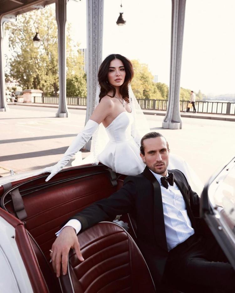 Melisa Aslı Pamuk ve Yusuf Yazıcı ilk defa bebeklerinin yüzünü gösterdi