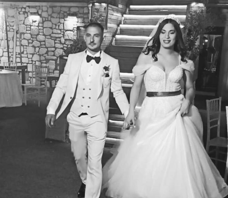 ALMEDANIN DÜĞÜN FOTOĞRAFI ORTAYA ÇIKTI