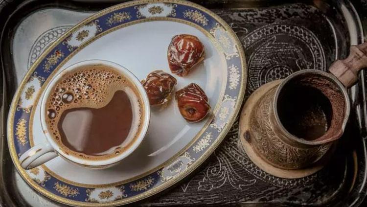 Türk kahvesini köpüğe boğuyor 1 tatlı kaşığı yetiyor: Lezzetini 2 kat artırıyor
