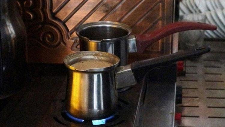 Türk kahvesini köpüğe boğuyor 1 tatlı kaşığı yetiyor: Lezzetini 2 kat artırıyor