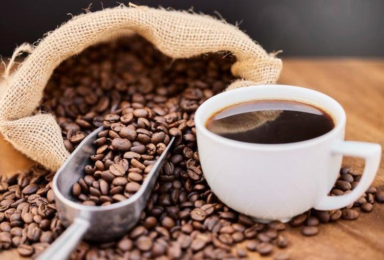 KAHVE VE BESLENME ALIŞKANLIKLARI: SAĞLIK İÇİN DENGELİ TÜKETİM