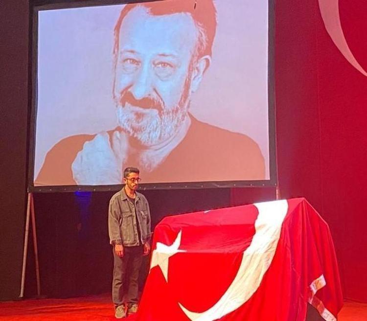 Usta oyuncu 4 gün sonra toprağa verildi Naşit Özcan son yolculuğuna uğurlandı