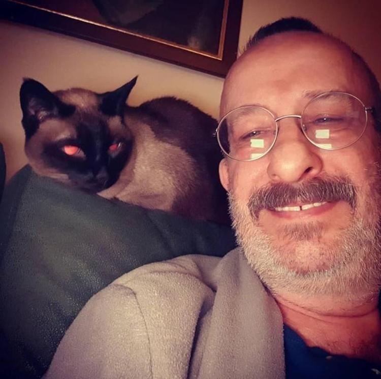 Usta oyuncu 4 gün sonra toprağa verildi Naşit Özcan son yolculuğuna uğurlandı