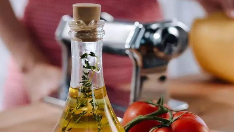 CİLT SAĞLIĞINI DESTEKLER