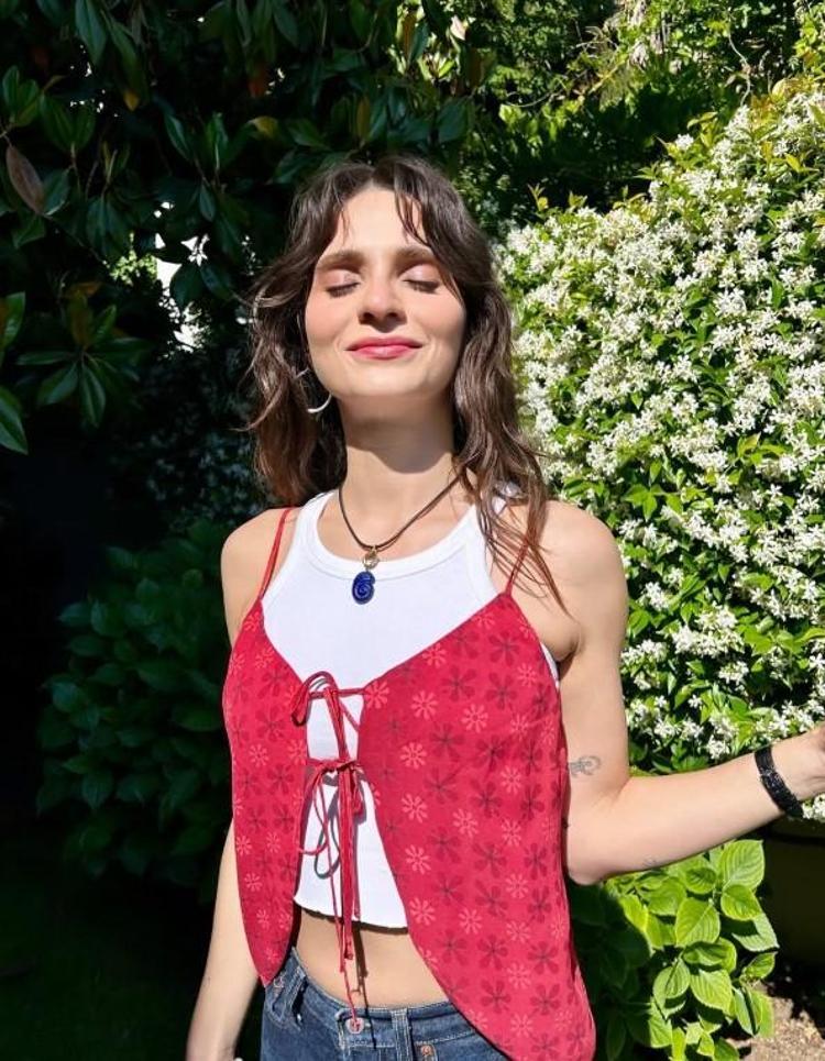 Anne olmak için gün sayıyor Meriç Araldan karnı burnunda poz