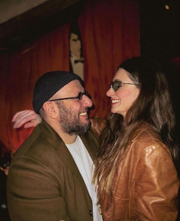 Anne olmak için gün sayıyor Meriç Araldan karnı burnunda poz