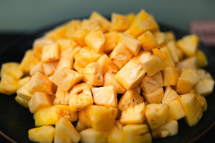 GECE ANANAS YEMENİN FAYDALARI
