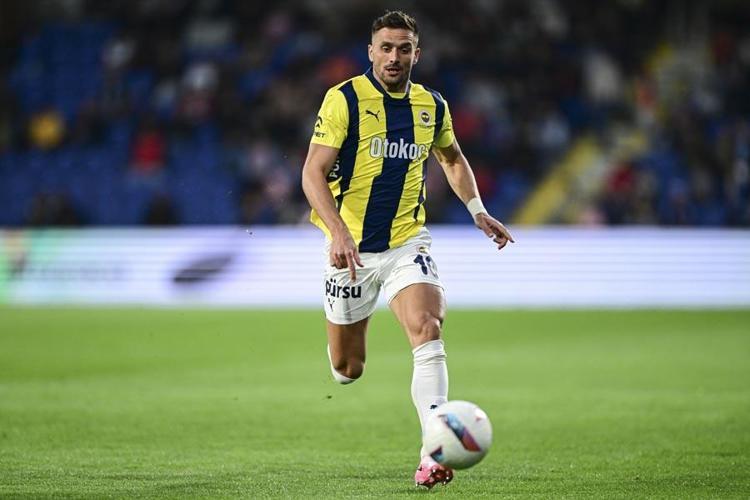 Başakşehir Fenerbahçe maçında gol yağmuru Kanarya 3 puanla moral depoladı