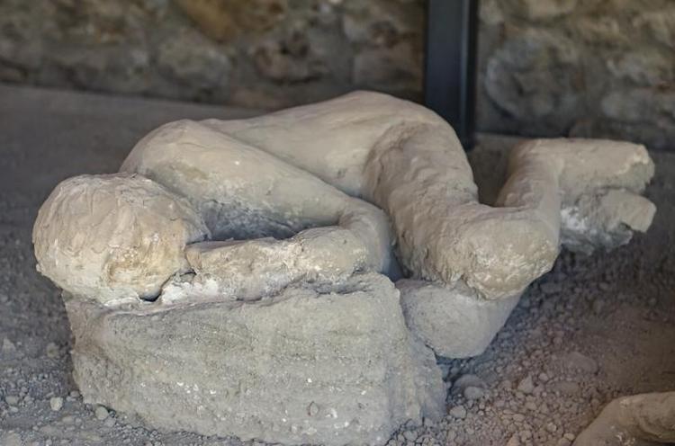 Saniyeler içinde öldüler Tarihi patlamanın yeni kalıntıları bulundu: İşte bir aile böyle yok olmuş