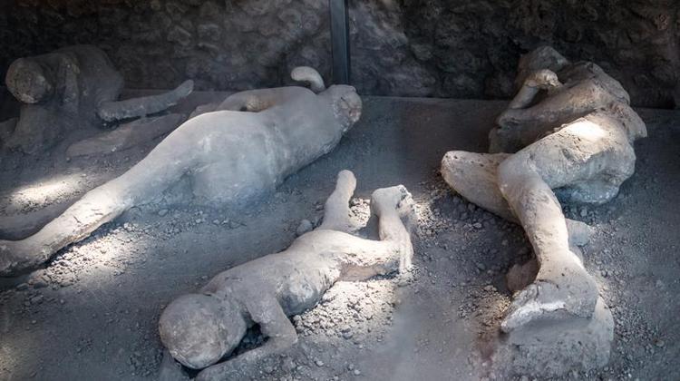 Saniyeler içinde öldüler Tarihi patlamanın yeni kalıntıları bulundu: İşte bir aile böyle yok olmuş